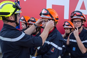PREPARATION DE LA SECTION DES JEUNES SAPEURS-POMPIERS AVANT LE DEFILE, 123 EME CONGRES NATIONAL DES SAPEURS-POMPIERS DE FRANCE, TOURS, SEPTEMBRE 2016