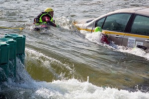 SAUVETAGE D'UNE VICTIME A LA L'ARRACHEE, DEMONSTRATION DE SECOURS NAUTIQUE, 123 EME CONGRES NATIONAL DES SAPEURS-POMPIERS DE FRANCE, TOURS, SEPTEMBRE 2016 