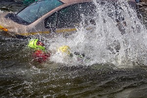 SAUVETAGE D'UNE VICTIME A LA DERIVE, DEMONSTRATION DE SECOURS NAUTIQUE, 123 EME CONGRES NATIONAL DES SAPEURS-POMPIERS DE FRANCE, TOURS, SEPTEMBRE 2016 