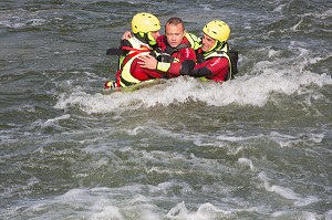 TECHNIQUE DE LA TORTUE POUR SAUVETAGE EN EAUX VIVES, DEMONSTRATION DE SECOURS NAUTIQUE, 123 EME CONGRES NATIONAL DES SAPEURS-POMPIERS DE FRANCE, TOURS, SEPTEMBRE 2016 