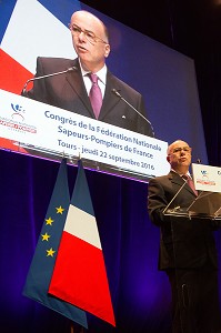 VISITE DE BERNARD CAZENEUVE, MINISTRE DE L'INTERIEUR SUR LE 123 EME CONGRES NATIONAL DES SAPEURS-POMPIERS DE FRANCE, TOURS, SEPTEMBRE 2016