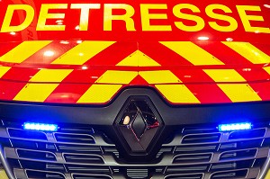 AMBULANCE ROUGE DETRESSE POUR LE SECOURS A PERSONNE, 123 EME CONGRES NATIONAL DES SAPEURS-POMPIERS DE FRANCE, TOURS, SEPTEMBRE 2016