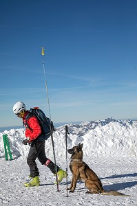 LES MAITRES-CHIENS D'AVALANCHE, FORMATION ORGANISEE PAR L'ANENA AVEC L'AGREMENT DE LA SECURITE CIVILE, LES-DEUX-ALPES (38), FRANCE 