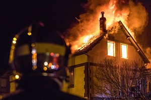 FEU DE MAISON DANS LA CITE DU MOULIN A PAPIER, RUGLES (27), FRANCE 