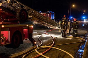 FEU DE MAISON DANS LA CITE DU MOULIN A PAPIER, RUGLES (27), FRANCE 