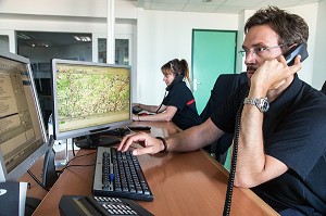 STATIONNAIRE AU CENTRE DE TRAITEMENT DE L'ALERTE, CTA CODIS, SAPEURS-POMPIERS DE CORSE-DU-SUD, SDIS2A, AJACCIO, FRANCE 