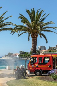 MANOEUVRE DE LA GARDE AVEC LE FOURGON, SAPEURS-POMPIERS DE CORSE-DU-SUD, SDIS2A, AJACCIO, FRANCE 