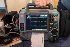 MONITEUR DEFIBRILLATEUR DE PHYSIO CONTROL, CONGRES SECOURS SANTE 2017, JOURNEES SCIENTIFIQUES EUROPEENNES DU SERVICE DE SANTE, SAPEURS-POMPIERS DE FRANCE, VANNES (56), FRANCE  