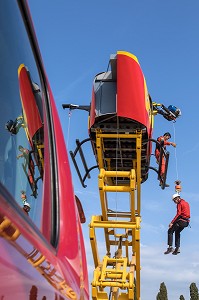 SIMULATEUR MOBILE D'ENTRAINEMENT A L'HELITREUILLAGE, FORMATION TRANSPORTS HELIPORTES POUR LES MEDECINS ET INFIRMIERS URGENTISTES, ECOLE D'APPLICATION DE SECURITE CIVILE DE VALABRE, GARDANNE (13), FRANCE 