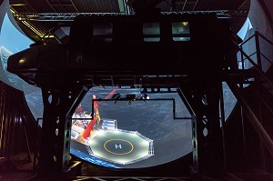 SIMULATEUR DE VOL ET DE TREUILLAGE HELIPORTE, SOCIETE VSW, FORMATION TRANSPORTS HELIPORTES POUR LES MEDECINS ET INFIRMIERS URGENTISTES, ECOLE D'APPLICATION DE SECURITE CIVILE DE VALABRE, GARDANNE (13), FRANCE 