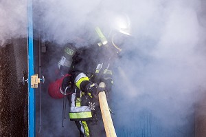 MANOEUVRE INCENDIE SUR FEU DE CAVE, CENTRE DE SECOURS PRINCIPAL DE CHATEAUDUN, EURE-ET-LOIR (28) 