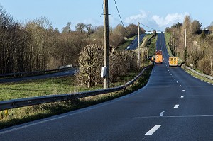 INTERVENTION DE LA DIR ET DES SAPEURS-POMPIERS, ACCIDENT DE LA ROUTE SUR LA RN13, COMMUNE DE SURRAIN, COMPAGNIE DES SAPEURS-POMPIERS DE BAYEUX (14), FRANCE 