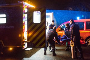 AMBULANCE DES SAPEEURS-POMPIERS POUR UN SECOURS A DOMICILE, CENTRE DE SECOURS PRINCIPAL DE BAYEUX (14), FRANCE 