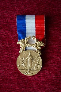 MEDAILLE D'HONNEUR DU MINISTERE DE L'INTERIEUR POUR ACTE DE COURAGE ET DEVOUEMENT 