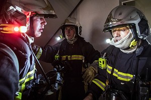 INTERVENTION POUR UN FEU DE CUISINE EN CENTRE-VILLE, SAPEURS-POMPIERS DU CENTRE DE SECOURS DU VAL D'ARIEGE, PAMIERS (09), FRANCE 