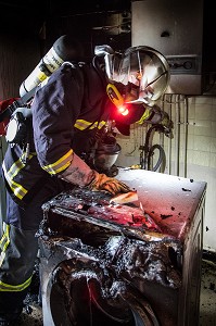 INTERVENTION POUR UN FEU DE CUISINE EN CENTRE-VILLE, SAPEURS-POMPIERS DU CENTRE DE SECOURS DU VAL D'ARIEGE, PAMIERS (09), FRANCE 