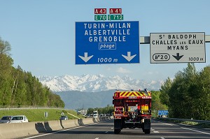 CCF 4000, CAMION DE POMPIER SUR L'AUTOROUTE A41-A43, SAPEURS-POMPIERS DU CENTRE DE SECOURS DE CHAMBERY, SAVOIE (73), FRANCE 