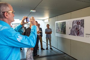 EXPOSITION PHOTOGRAPHIQUE DANS LA GARE SNCF DE BOURG-EN-BRESSE (01), FRANCE