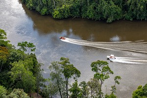 SECOURS AQUATIQUE AVEC L'EQUIPE SPECIALISEE SAV DU CENTRE DE SECOURS DE REMIRE-MONTJOLY, RIVIERE LA COMTE AU MILIEU DE LA FORET AMAZONIENNE, GUYANE FRANCAISE, DEPARTEMENT-REGION D'OUTRE-MER, AMERIQUE DU SUD, FRANCE 