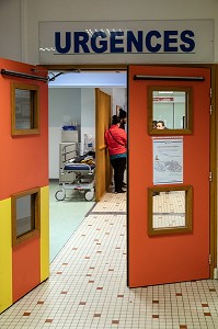 ATTENTE AU SERVICE DES URGENCES DU CENTRE HOSPITALIER INTERCOMMUNAL D'ALENCON-MAMERS, ALENCON (61), FRANCE 