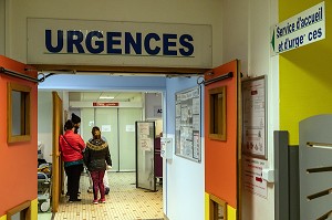 ATTENTE AU SERVICE DES URGENCES DU CENTRE HOSPITALIER INTERCOMMUNAL D'ALENCON-MAMERS, ALENCON (61), FRANCE 