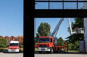 CASERNE DES SAPEURS-POMPIERS DU CENTRE D'INTERVENTION ET DE SECOURS DE HENNEBONT, MORBIHAN, FRANCE 