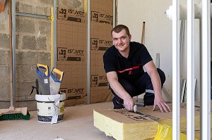 PORTRAIT DU CAPORAL ANTOINE LEPRIOL, SAPEUR-POMPIER VOLONTAIRE AU CENTRE DE SECOURS DE PLUVIGUIER DEPUIS 2012, 27 ANS, METIER PLAQUISTE ISOLATION 