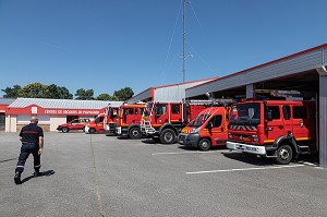 CASERNE DES SAPEURS-POMPIERS DU CENTRE D'INTERVENTION ET DE SECOURS DE PLUVIGNER, MORBIHAN, FRANCE 