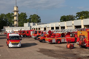 CASERNE DES SAPEURS-POMPIERS DU CENTRE D'INTERVENTION ET DE SECOURS DE ROANNE, LOIRE, FRANCE 