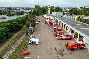 CASERNE DES SAPEURS-POMPIERS DU CENTRE D'INTERVENTION ET DE SECOURS DE ROANNE, LOIRE, FRANCE 