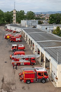 CASERNE DES SAPEURS-POMPIERS DU CENTRE D'INTERVENTION ET DE SECOURS DE ROANNE, LOIRE, FRANCE 