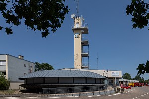 CASERNE DES SAPEURS-POMPIERS DU CENTRE D'INTERVENTION ET DE SECOURS DE ROANNE, LOIRE, FRANCE 