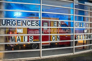 SERVICE DES URGENCES EN GREVE DE L'HOPITAL DE LISIEUX, AMBULANCE DES SAPEURS-POMPIERS DU CENTRE DE SECOURS DE LISIEUX, SDIS14, CALVADOS, FRANCE 