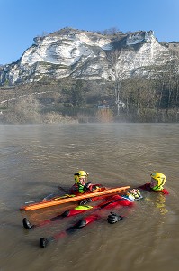 EXERCICE DE SAUVETAGE D'UNE VICTIME EN DETRESSE DANS LA SEINE, SAPEURS-POMPIERS DU CENTRE DE SECOURS LES ANDELYS, SDIS27, EURE, FRANCE 