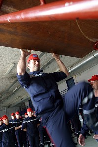 MONTEE DE LA PLANCHE, FORMATION DE BASE DE SAPEUR-POMPIER PROFESSIONNEL, ECOLE DEPARTEMENTALE DES YVELINES, TRAPPES (78), FRANCE 