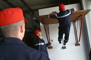 MONTEE DE LA PLANCHE, FORMATION DE BASE DE SAPEUR-POMPIER PROFESSIONNEL, ECOLE DEPARTEMENTALE DES YVELINES, TRAPPES (78), FRANCE 