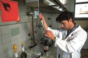 LABORATOIRE CENTRAL DE LA PREFECTURE DE POLICE, RECHERCHE DES CAUSES D'INCENDIE, PARIS (75) 