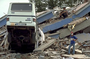 TREMBLEMENT DE TERRE EN TURQUIE, GOLCUK 1999 