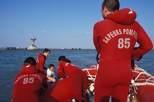 SAUVETAGE D'UNE VICTIME, TOMBEE A LA MER, PASSAGE DU GOIS, ILE DE NOIRMOUTIER, (85) VENDEE, PAYS-DE-LA-LOIRE, FRANCE 
