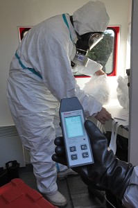 PRELEVEMENT DE VEGETAUX, TENUE DE PROTECTION RADIOLOGIQUE, RECHERCHE DE SOURCE RADIOLOGIQUE, EXERCICE NATIONAL DE SECURITE CIVILE A LA CENTRALE NUCLEAIRE DE BELLEVILLE SUR LOIRE, MISE EN OEUVRE D'UN PLAN PARTICULIER D'INTERVENTION (PPI), CHER (18), FRANCE 