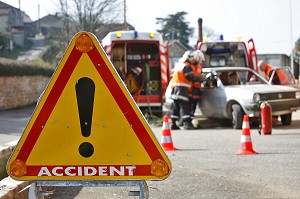 DESINCARCERATION D'UNE VICTIME DANS UNE VOITURE, MEDICALISATION ET EXTRACTION D'UNE VICTIME, EXERCICE SECOURS ROUTIER, NOGENT 