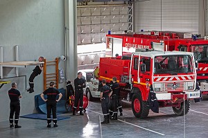 ENTRAINEMENT DE LA GARDE, EPREUVE DE LA PLANCHE, REMISE DU CENTRE D'INTERVENTION, COGNAC, CHARENTE (16) 