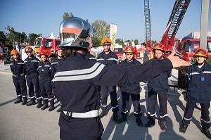 JEUNE SAPEUR POMPIER 