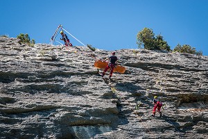 SECOURS EN FALAISE