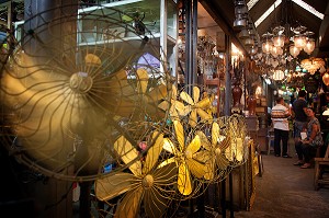 BOUTIQUE D'AMENAGEMENT ET DE DECORATION DE LA MAISON, MARCHE DU WEEK-END CHATUCHAK, PLUS GRAND MARCHE D'ASIE ETENDU SUR 18 HECTARES, BANGKOK, THAILANDE 