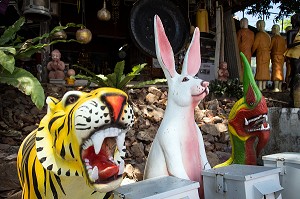 NOUVEL AN CHINOIS (ANNEE DU TIGRE, DU LAPIN ET DU DRAGON), MONASTERE WAT KAEW PRASERT, PATHIO, PROVINCE DE CHUMPHON, THAILANDE, ASIE 