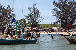 VILLAGE DE PECHEURS DE THAM THONG, PROVINCE DE CHUMPHON, THAILANDE, ASIE 
