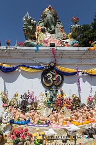 STATUE DE FEMME AUX MAINS  WAT KEAW PRASERT, PATHIO, PROVINCE DE CHUMPHON, THAILANDE, ASIE 