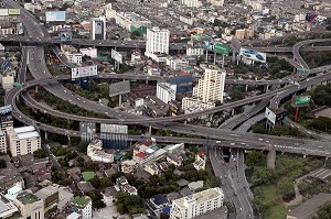 DENSITE DU RESEAU ROUTIER, VUE GENERALE DE LA VILLE DEPUIS LA TOUR BAYOKE, LA PLUS HAUTE DE LA CAPITALE (300 METRES), BANGKOK, THAILANDE, ASIE 