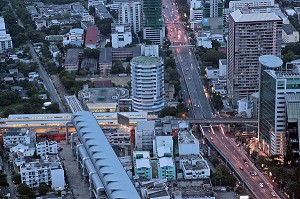 VUE GENERALE DE LA VILLE DEPUIS LA TOUR BAYOKE, LA PLUS HAUTE DE LA CAPITALE (300 METRES), BANGKOK, THAILANDE, ASIE 